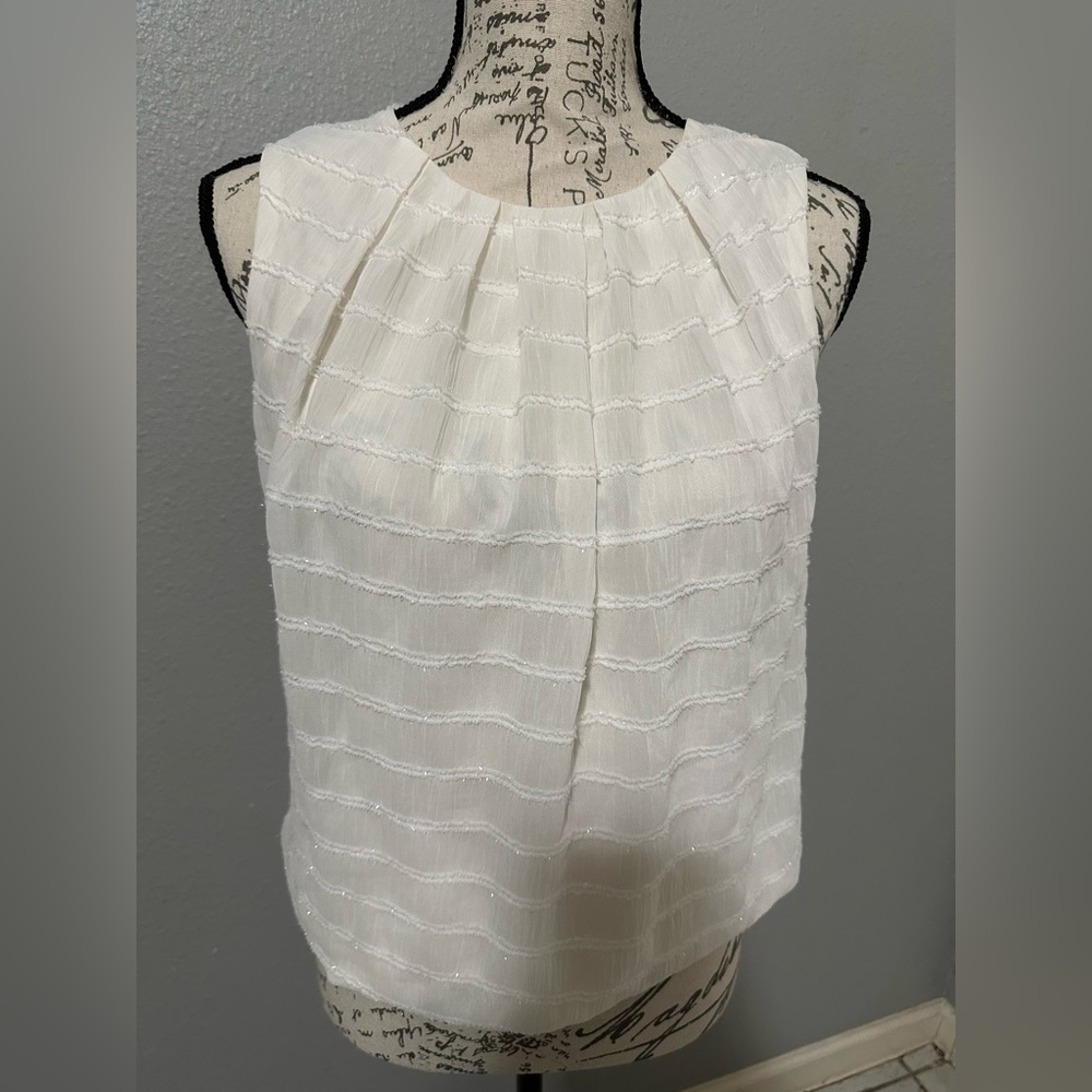 New with tags cream  sleeveless blouse by Liz Claiborne size XS